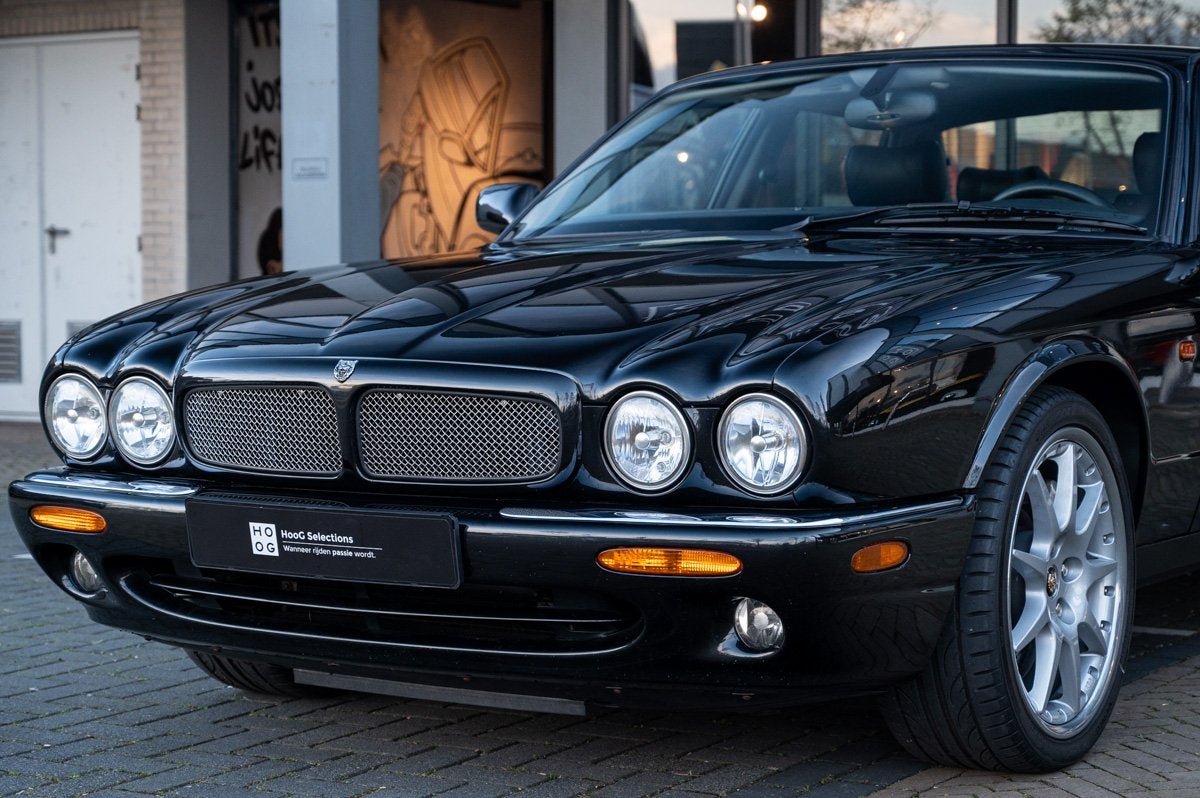Jaguar XJR 100 4.0 Supercharged (bj 2003, automaat), Gebruikt, 8 cilinders, Zwart, Bedrijf