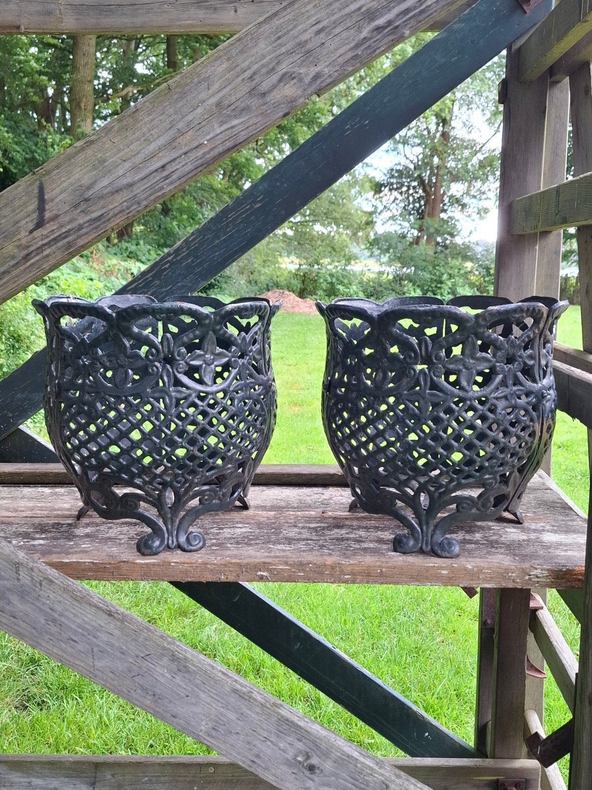 Oud vintage gietijzer tuinvaas bloempot cachepot opengewerkt, Gebruikt, T, Ophalen of Verzenden, N