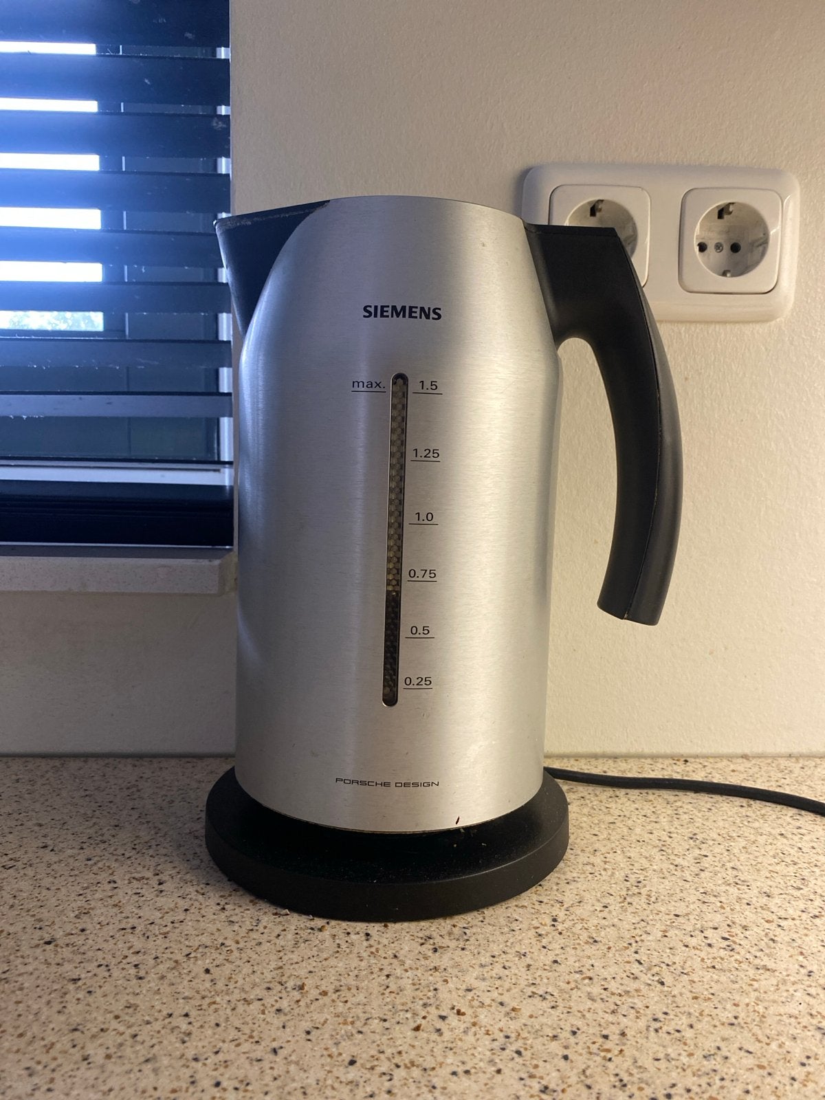 Siemens Porsche Design Waterkoker - RVS, Witgoed en Apparatuur, Waterkokers, 1 tot 2 liter, Ophalen of Verzenden, Gebruikt, Draadloos