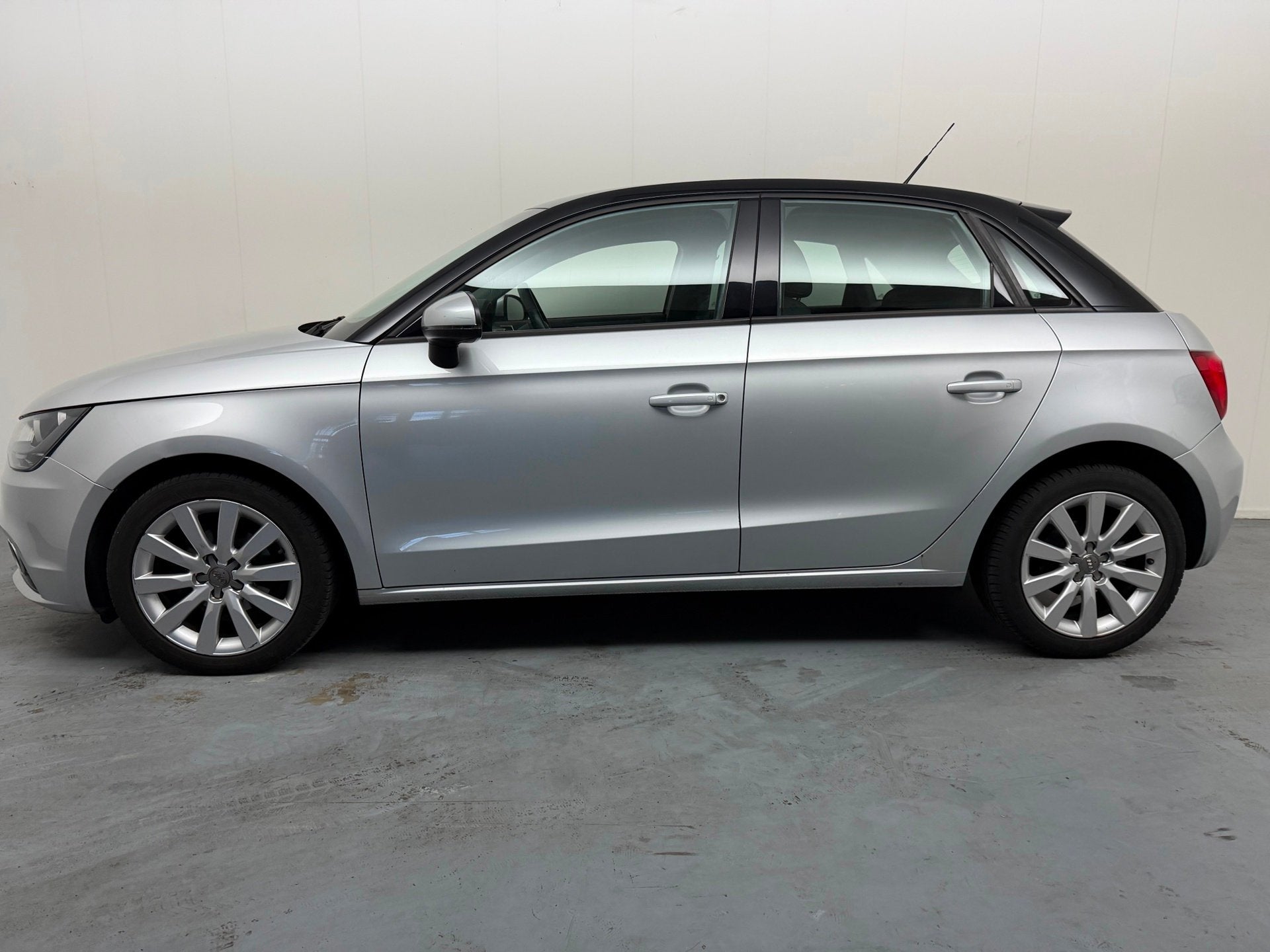 Audi A1 Sportback 1.2 TFSI Ambition Pro Line Business # Clim, Voorwielaandrijving, 86 pk, 4 cilinders, 4 stoelen