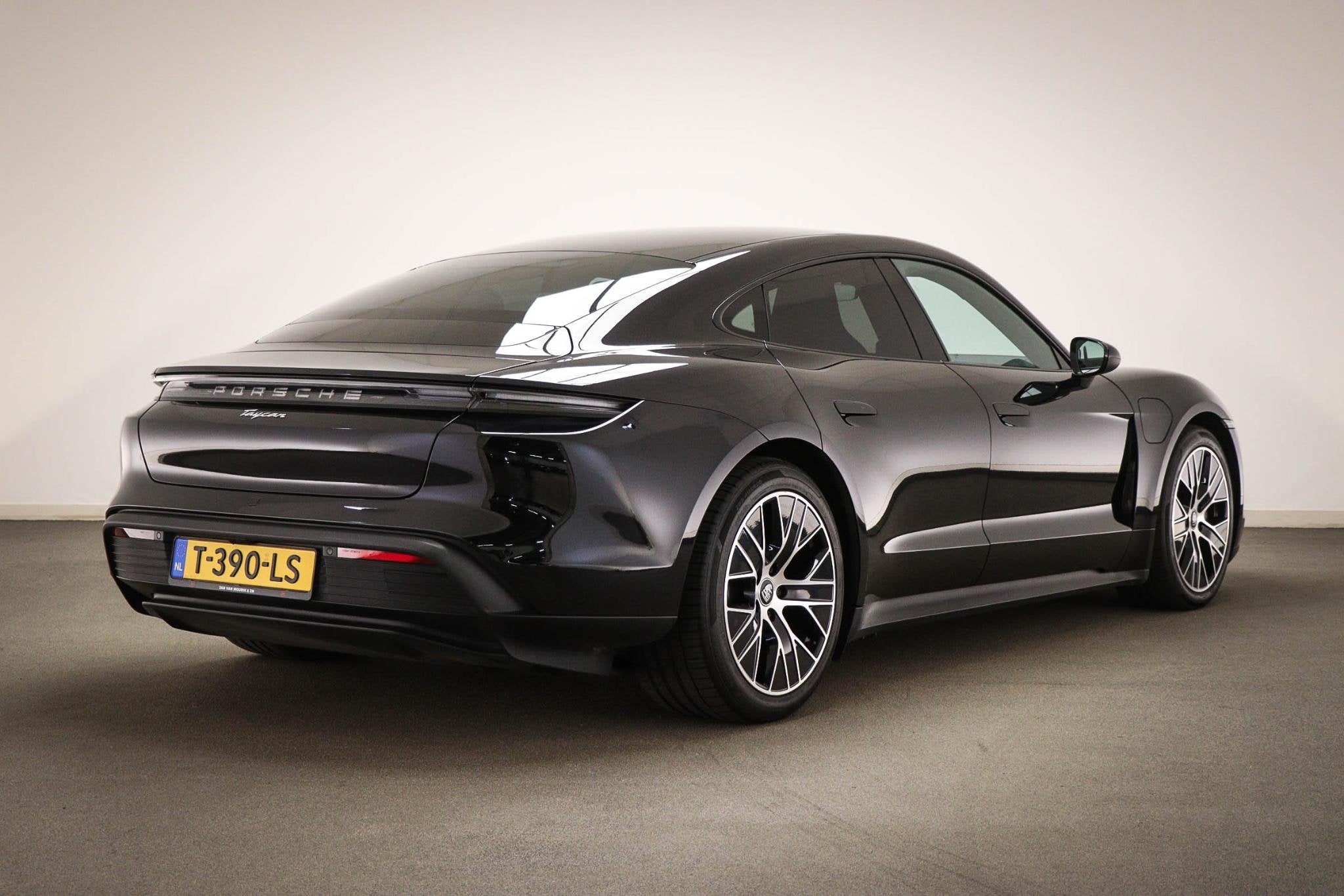 Porsche Taycan Performance 84 kWh | Pano | Sport chrono | Wa, Auto's, Achterwielaandrijving, Gebruikt, Met garantie (alle), 4 stoelen