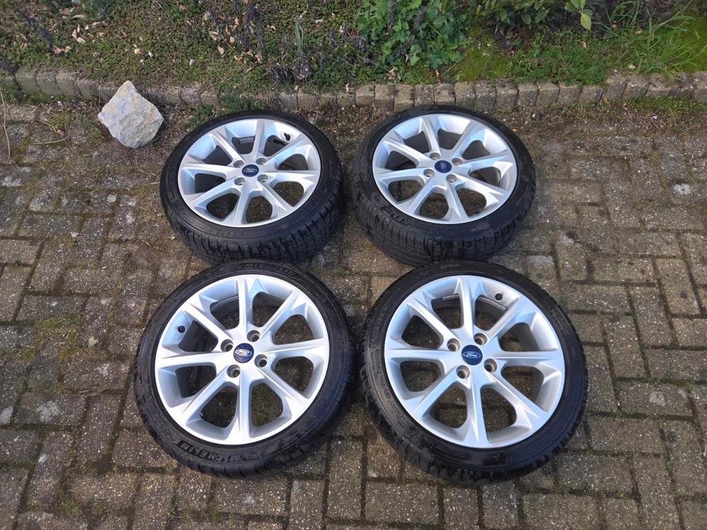Orginele Ford Fiesta velgen Michelin zomerbanden 205/45R17, Auto-onderdelen, Banden en Velgen, Ophalen, Gebruikt, Banden en Velgen