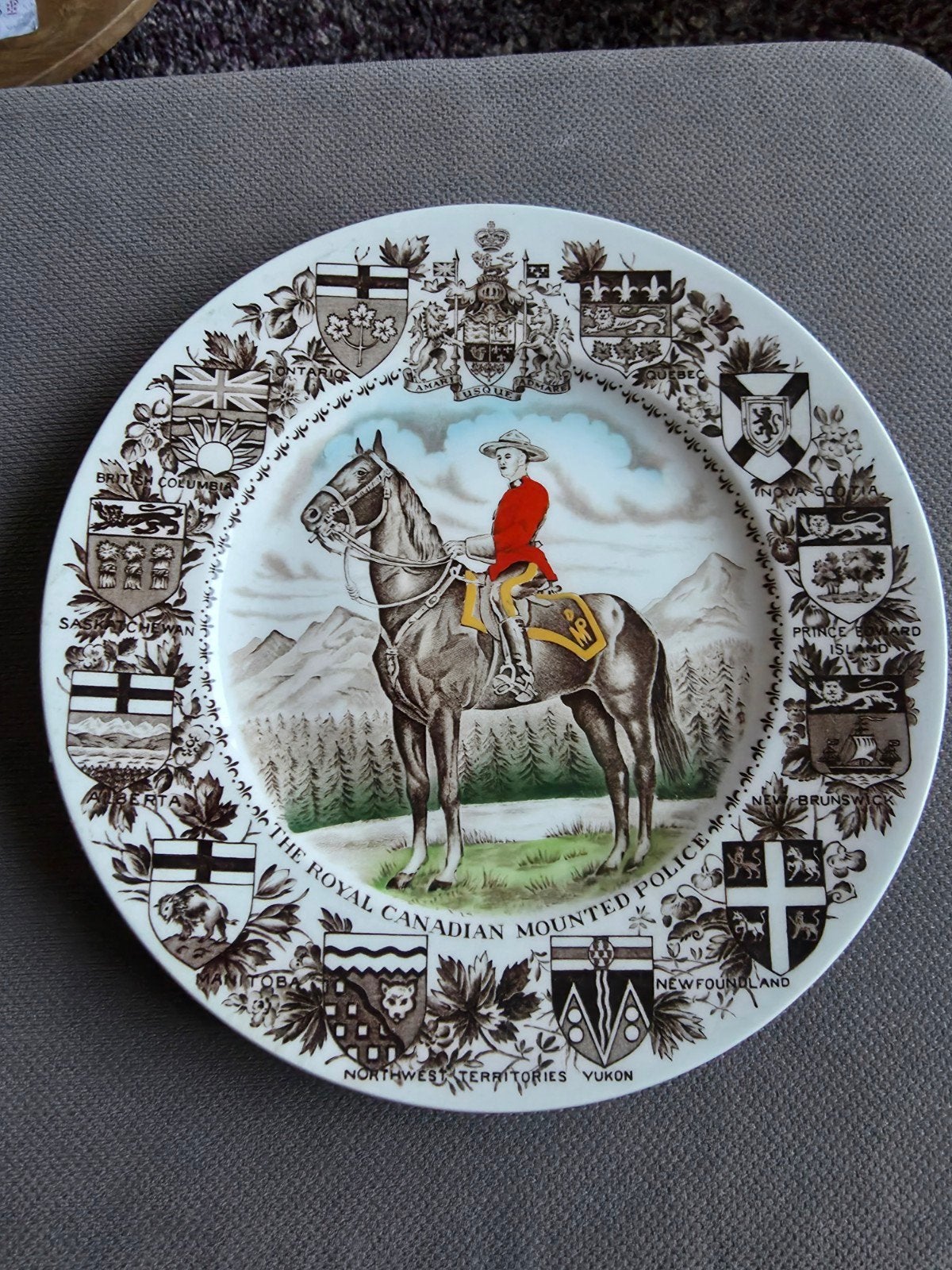 Vintage RCMP Verzamelteller Wood & Sons Ironstone, Antiek en Kunst, Ophalen of Verzenden