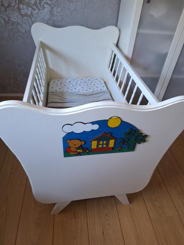 ledikantje met schattige decoratie, Ophalen, Gebruikt, Ledikant