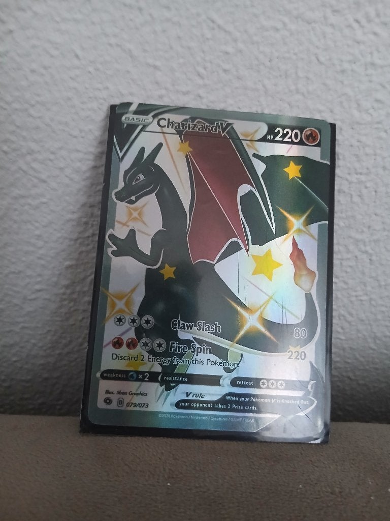 Charizard v 079/73 met hoesje, Verzenden, Zo goed als nieuw