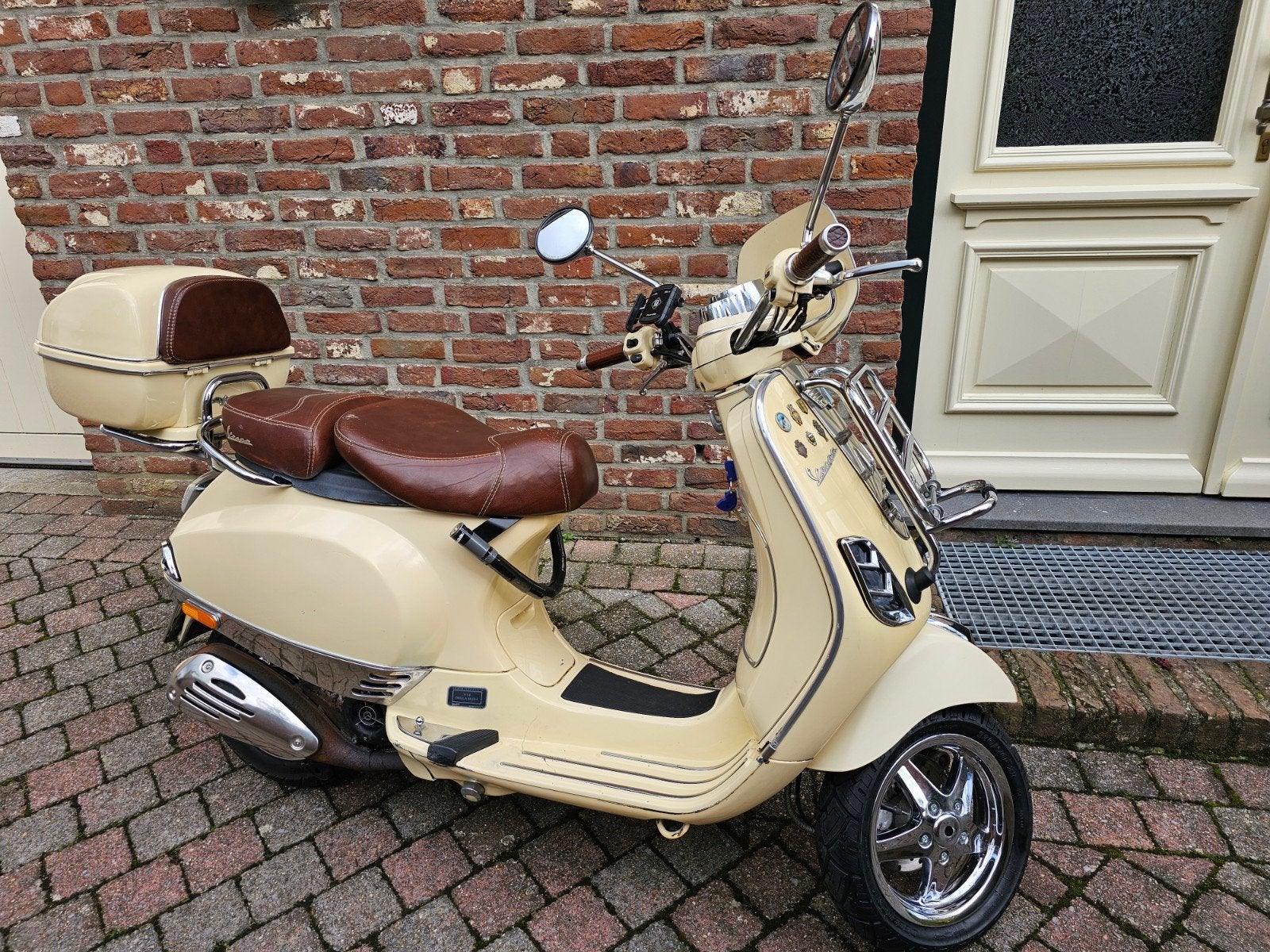 Vespa LXV met veel chroom, geel kenteken. 2 Tact., Ophalen of Verzenden, Benzine