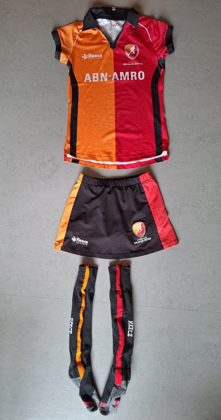 oranje rood hockey tenue meisjes maat 140, Sport en Fitness, Hockey, Ophalen, Gebruikt, Kleding