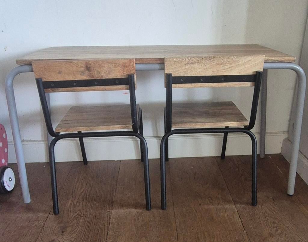 Houten kindertafel met twee stoelen, Kinderen en Baby's, Kinderkamer | Tafels en Stoelen, Ophalen, Gebruikt, Tafel(s) en Stoel(en)