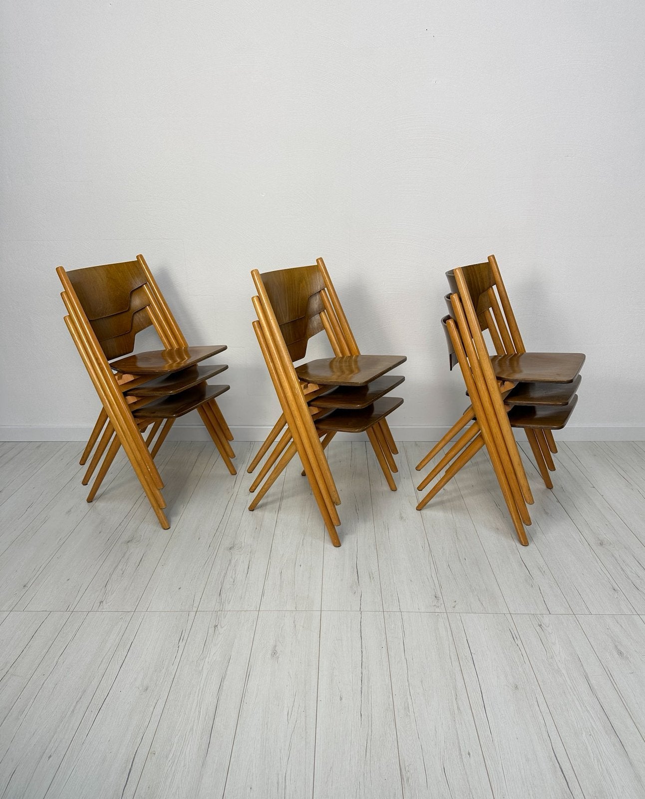 Vintage Hiller stapelstoelen jaren 50 stijl Egon Eiermann, Bruin, Ophalen of Verzenden, Zo goed als nieuw, Vijf, Zes of meer stoelen