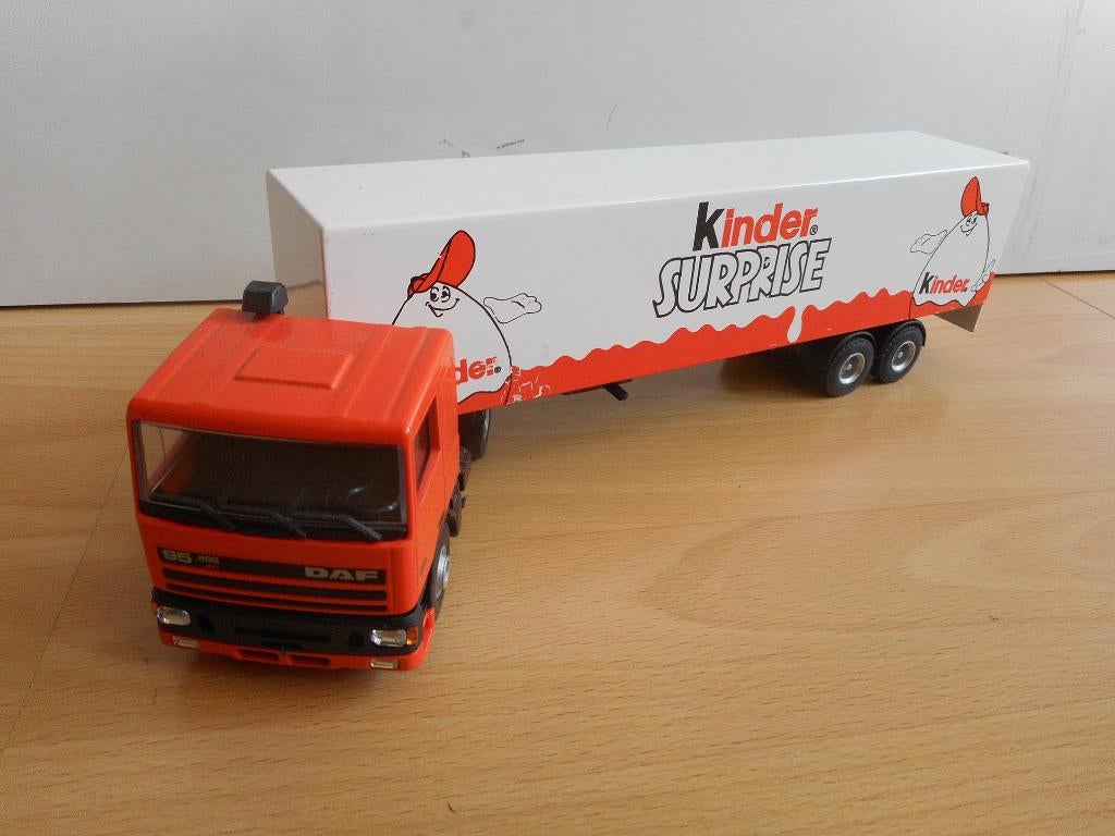 Lion Car Daf 95 met Trailer Kindersurprise, Hobby en Vrije tijd, Modelauto's | 1:50, Ophalen of Verzenden, Zo goed als nieuw, Bus of Vrachtwagen