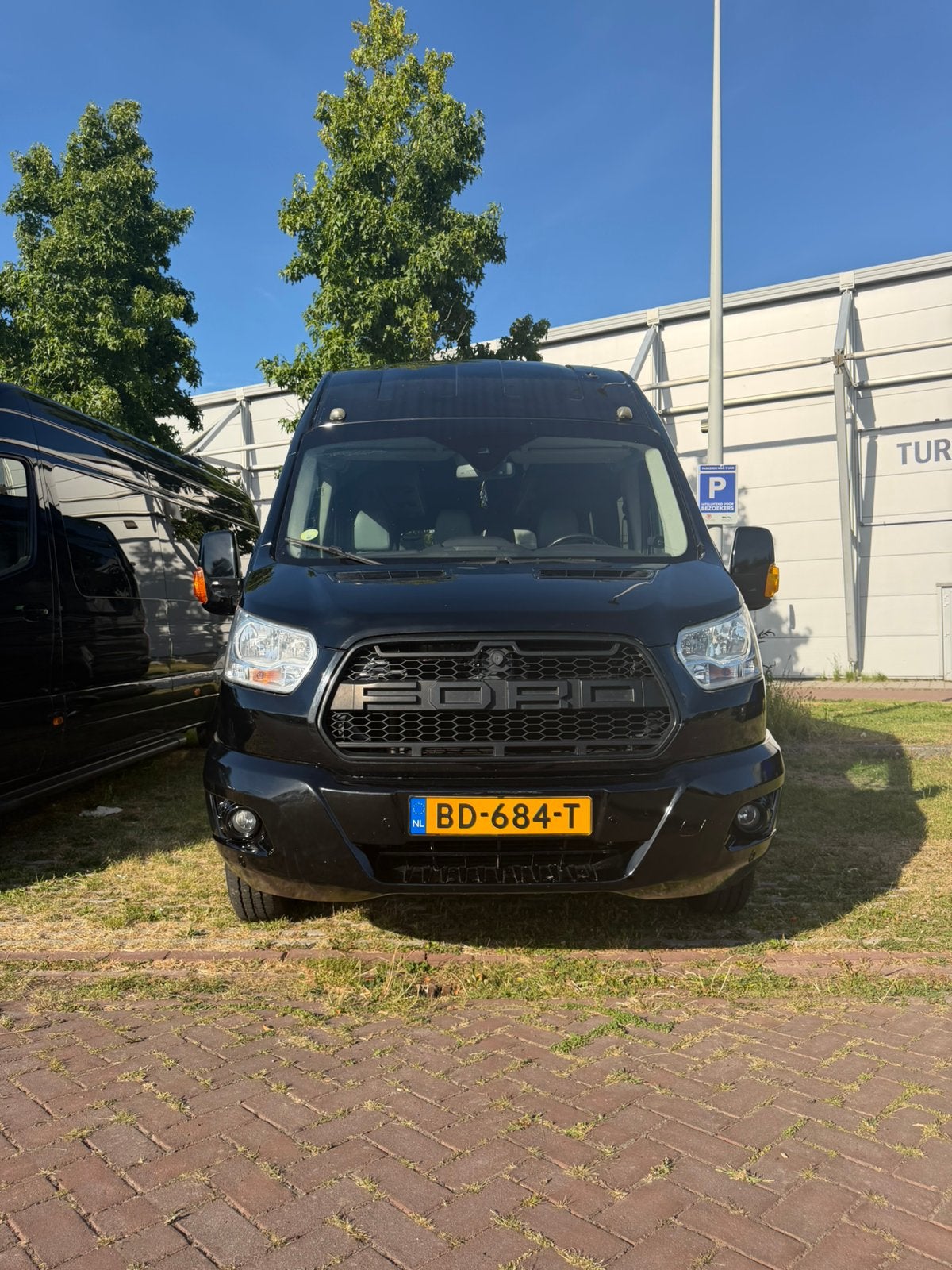 Ford Transit personenbus minibus 17 persoons minitouring, Auto's, Bestelauto's, Euro 6, Navigatiesysteem, Zwart, Leder