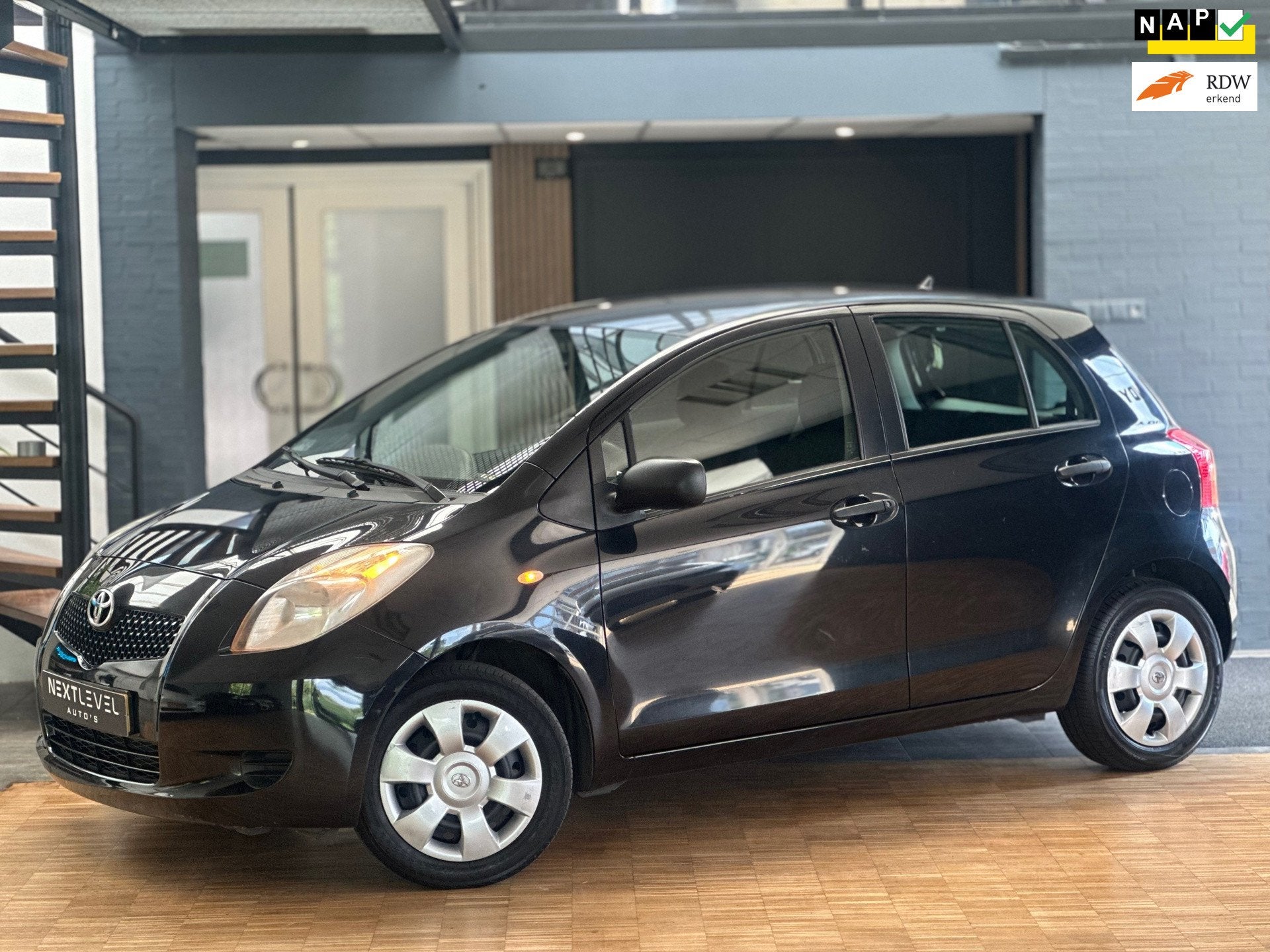 Toyota Yaris 1.3 VVTi Terra APK Trekhaak Airco, Voorwielaandrijving, 4 cilinders, Zwart, Origineel Nederlands