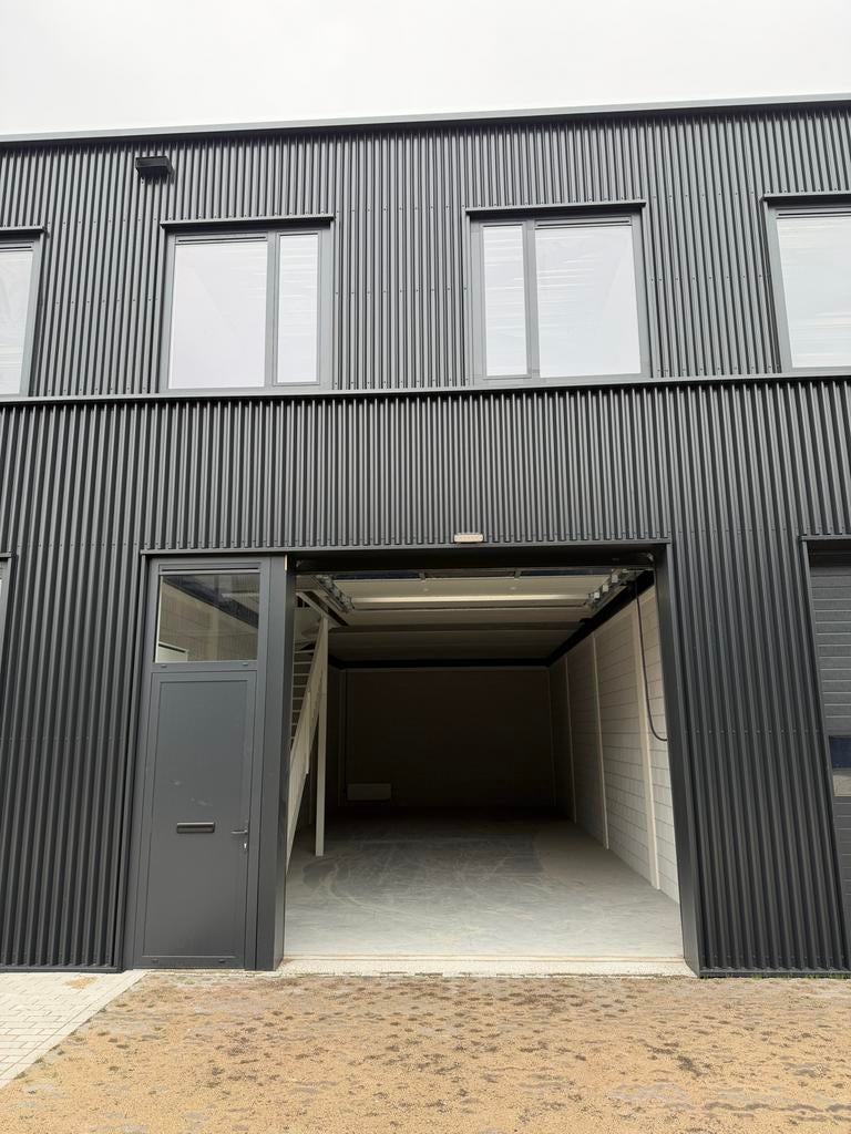 Te huur moderne bedrijfsunit met kantoorruimte, Huur, Bedrijfsruimte