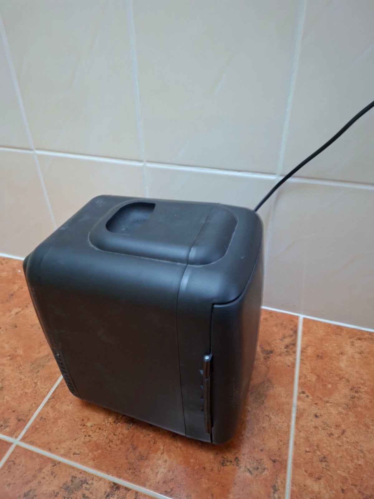 Compacte mini koelkast - Ideaal voor onderweg of kleine, Ophalen of Verzenden, Minder dan 75 liter, Zonder vriesvak, Gebruikt