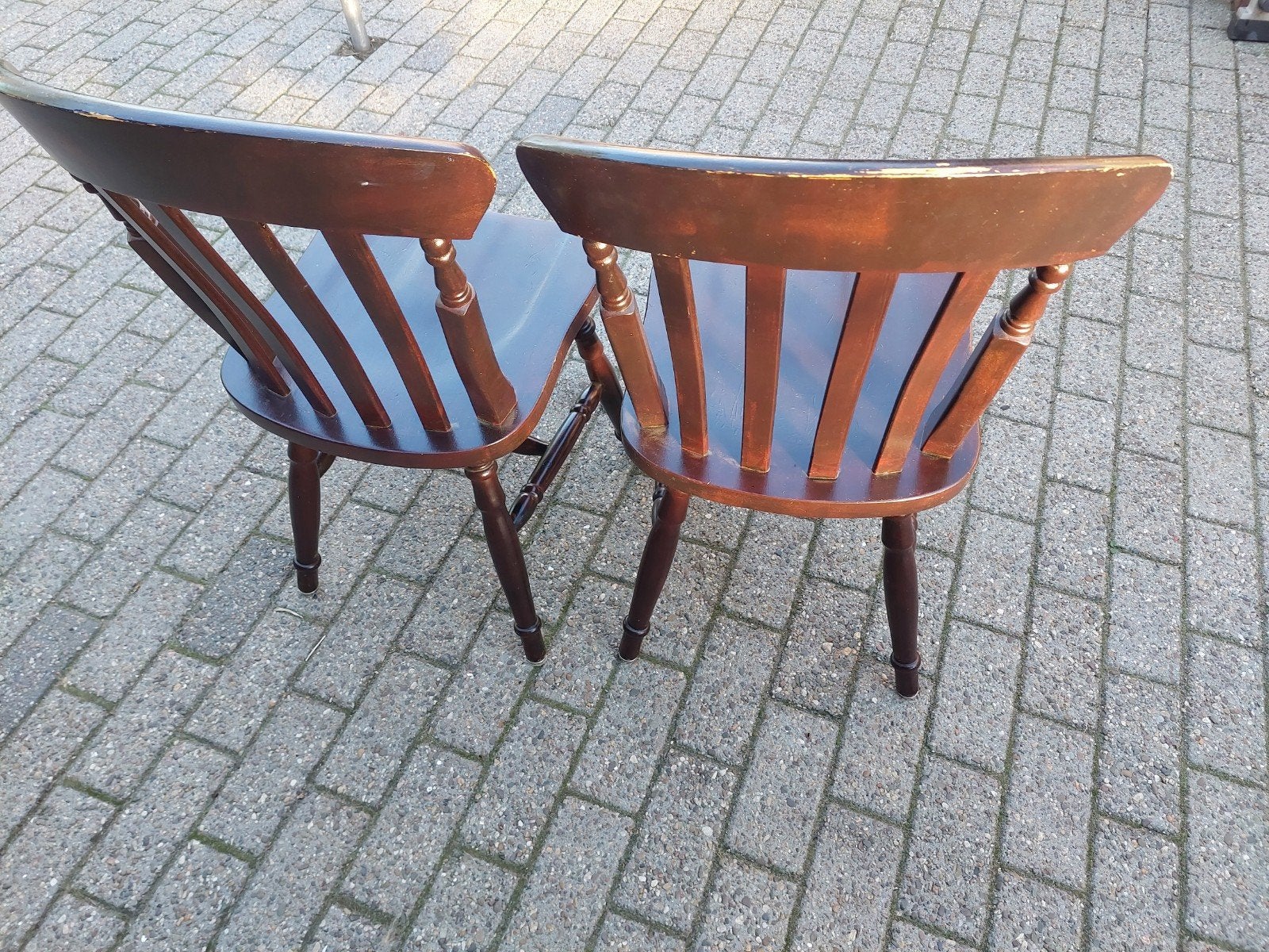 Set van 2 donkerbruine houten stoelen, Ophalen