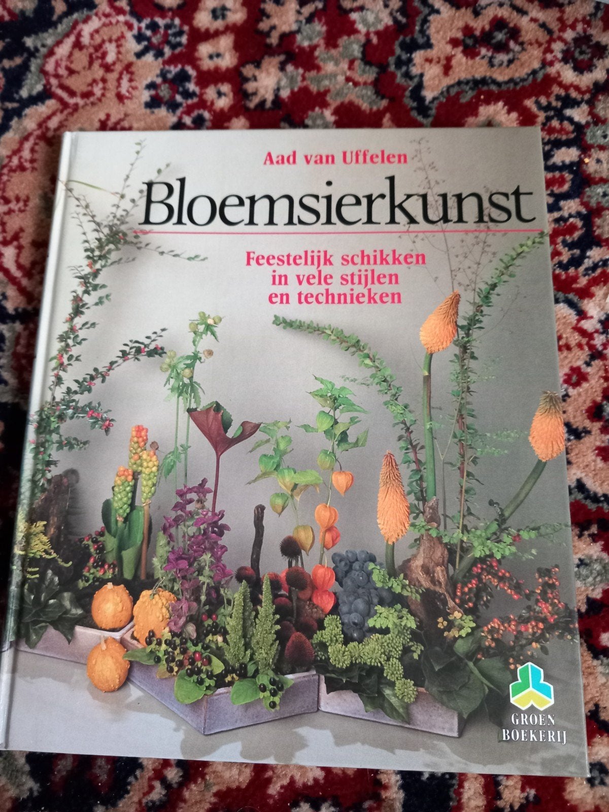 Bloemschikken  in vele stijlen, Ophalen of Verzenden, Zo goed als nieuw, Aad van Uffelen