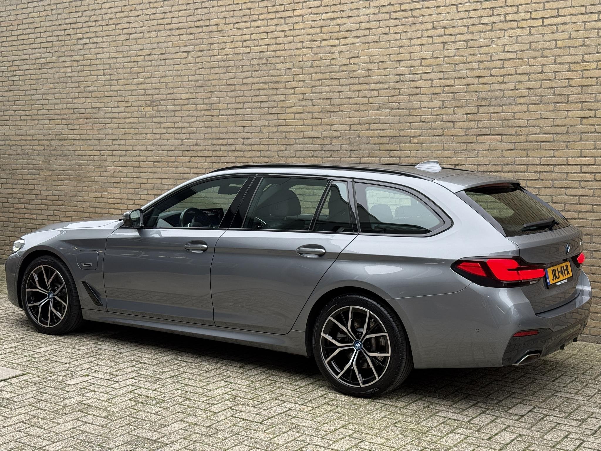 BMW 5-serie Touring 530e 292pk | M-pakket | Camera | Leder |, Auto's, 1998 cc, Achterwielaandrijving, Gebruikt, Euro 6