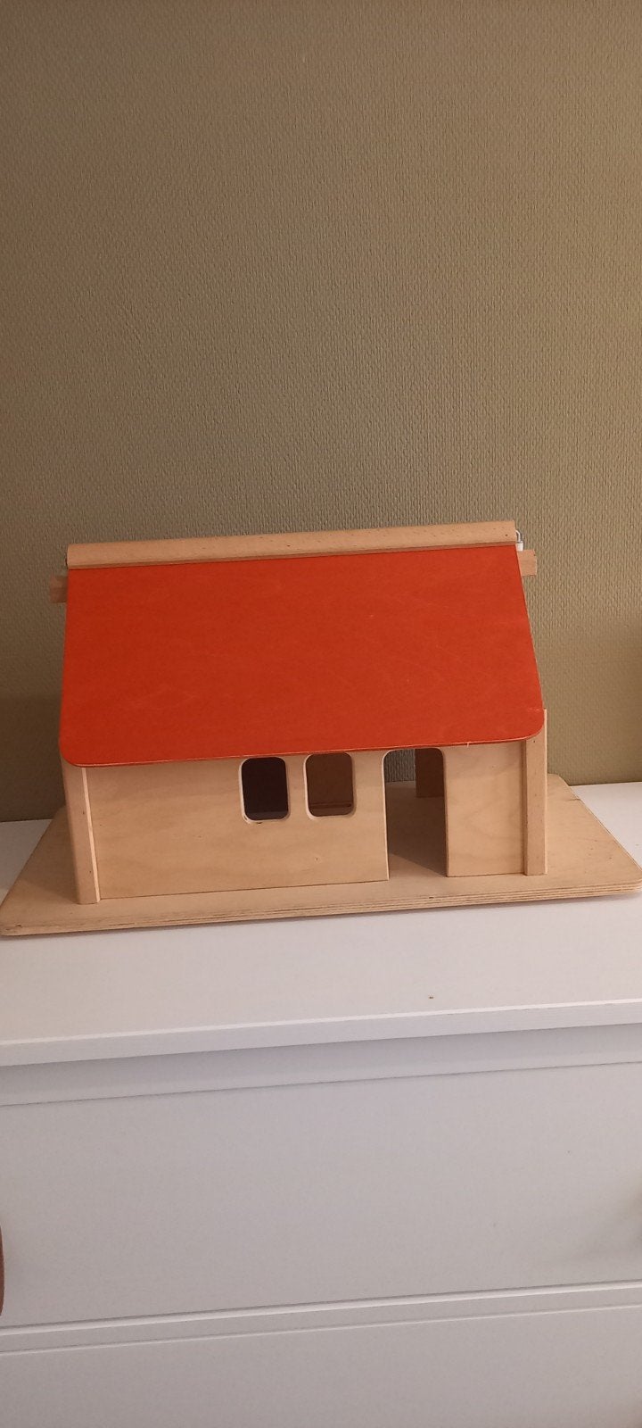 Houten dierenverblijf/ schuur met rood dak, Ophalen, Gebruikt
