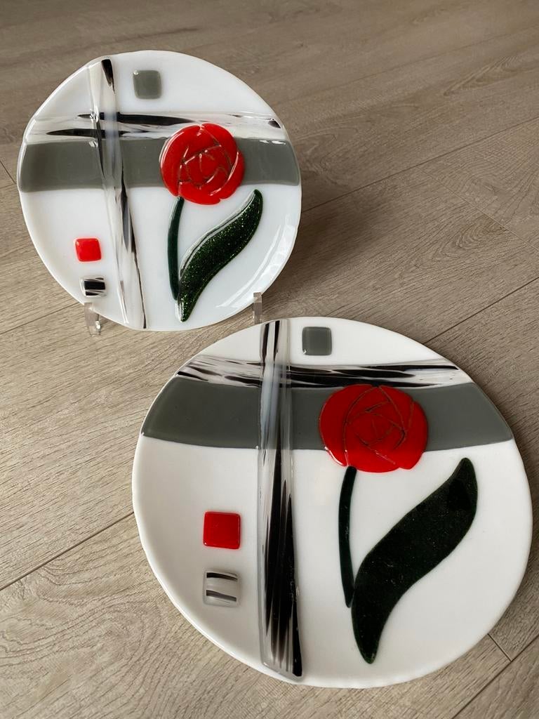 Glaskunst twee borden met houder, Antiek en Kunst, Ophalen