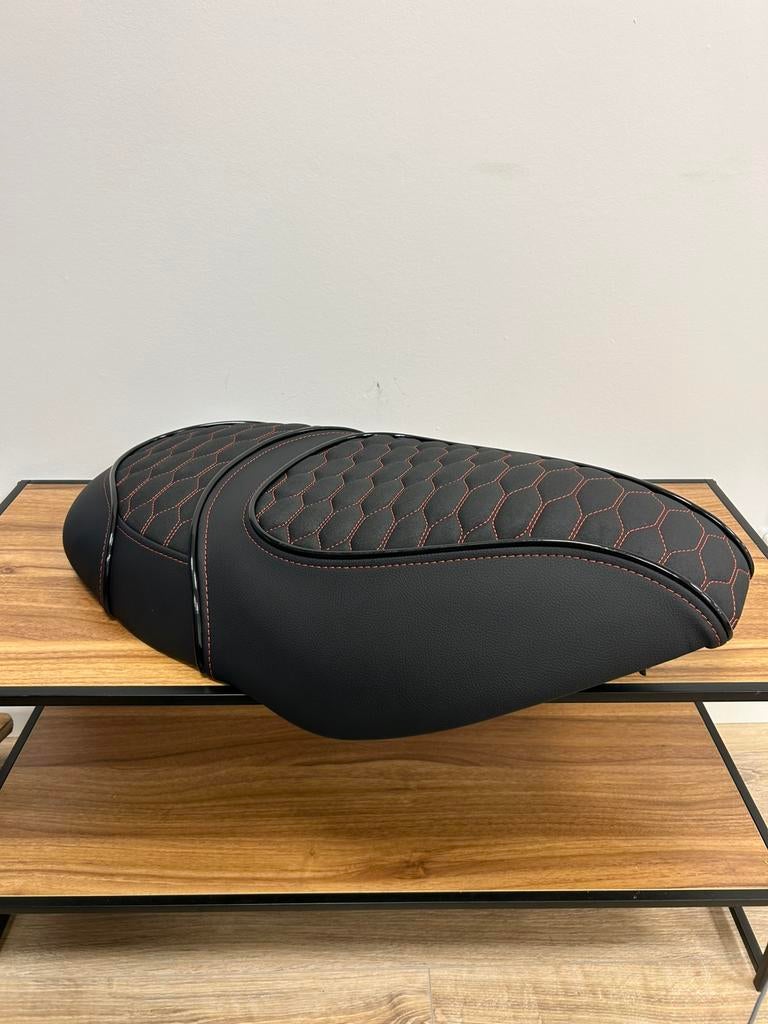Custom zadel Piaggio Zip | Rood Leer Duo Seat Anti-Slip Stof, Fietsen en Brommers, Brommeronderdelen | Scooters, Ophalen of Verzenden