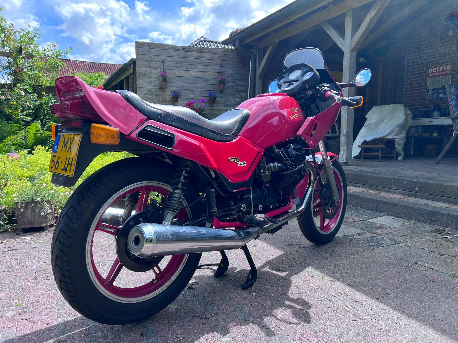 Moto Guzzi 750 Targa, 750 cc, Cardan-aandrijving, 2 cilinders, Motorrijbewijs A
