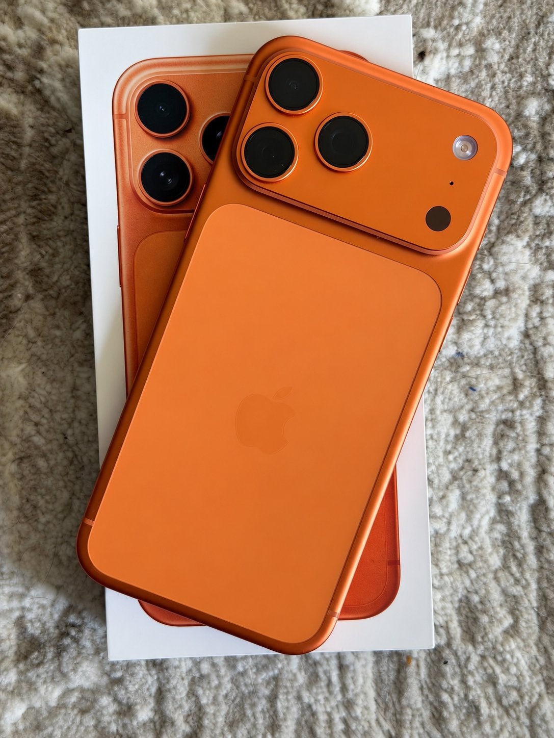 Iphone 17 Pro Max 256 GB + Alcantara hoesjes, Telecommunicatie, Zo goed als nieuw, Zonder simlock, Goud, IPhone 17 Pro Max