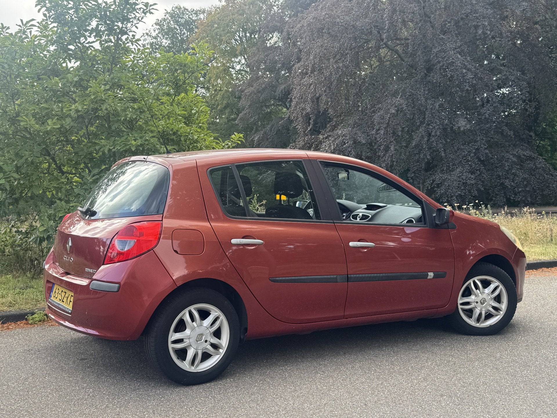 Renault Clio 1.4-16V Luxe, 5 DRS, AIRCO, RIJKLAAR (bj 2006), Auto's, Renault, Voorwielaandrijving, Gebruikt, 4 cilinders, Handgeschakeld