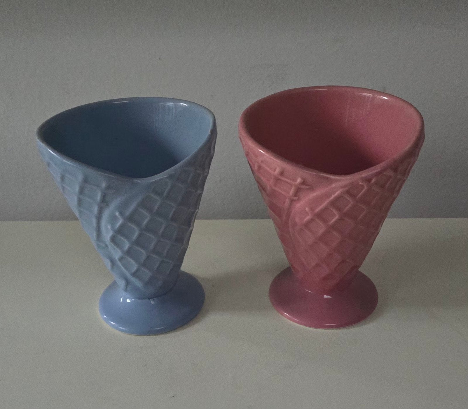 Leuke ijscoupes in wafelvorm - roze en blauw, Overige typen, Ophalen of Verzenden, Zo goed als nieuw, Roze