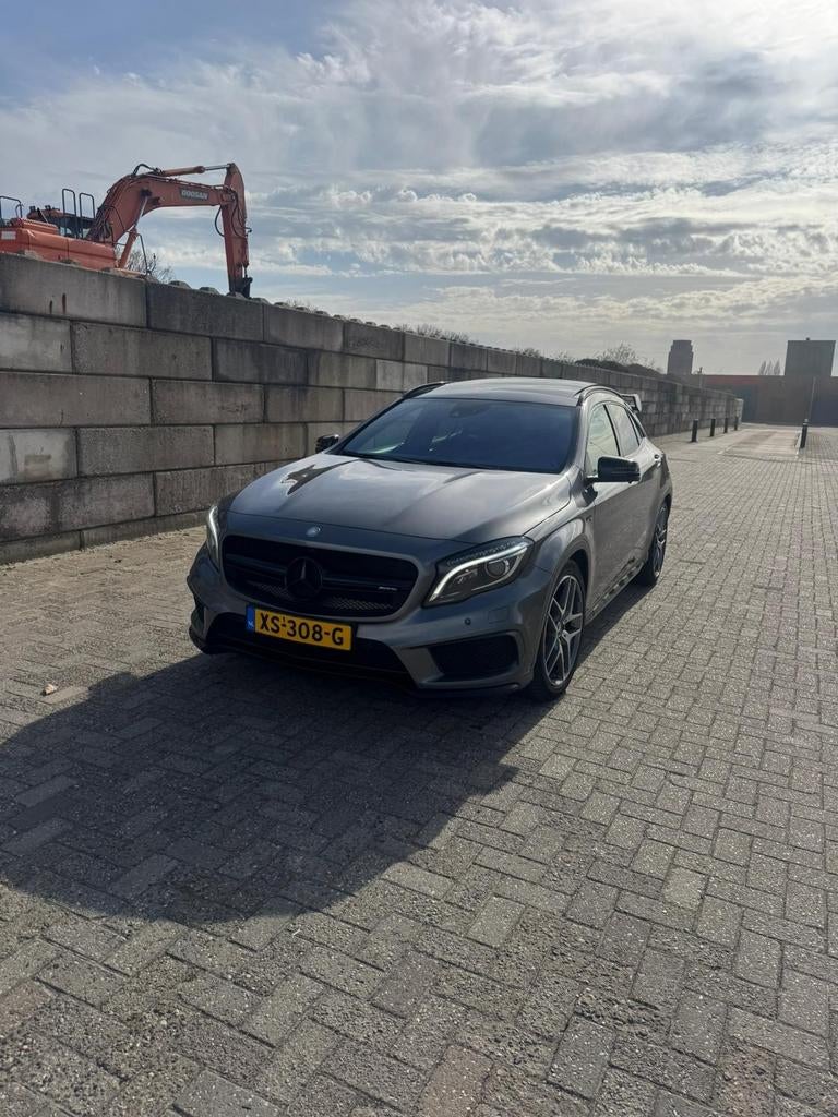 Mercedes-Benz GLA 45 AMG 2.0 265KW 4MATIC 2014 Grijs, 4 cilinders, 360 pk, SUV of Terreinwagen, 84 €/maand