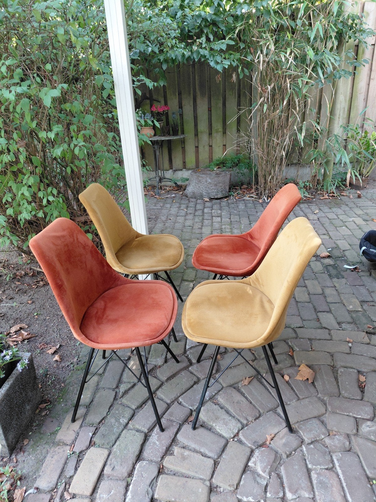 Set van 4 velvet stoelen - zacht prijsje, Huis en Inrichting, Ophalen, Gebruikt, Overige kleuren, Modern