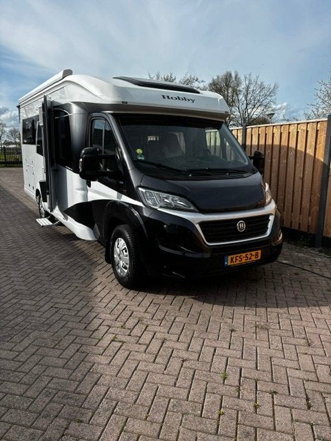 Hobby Optima Premium T70E Enkele Bedden Automaat Fiat 140 pk, Caravans en Kamperen, Standaard zit, Ringverwarming, Fiat, Hobby