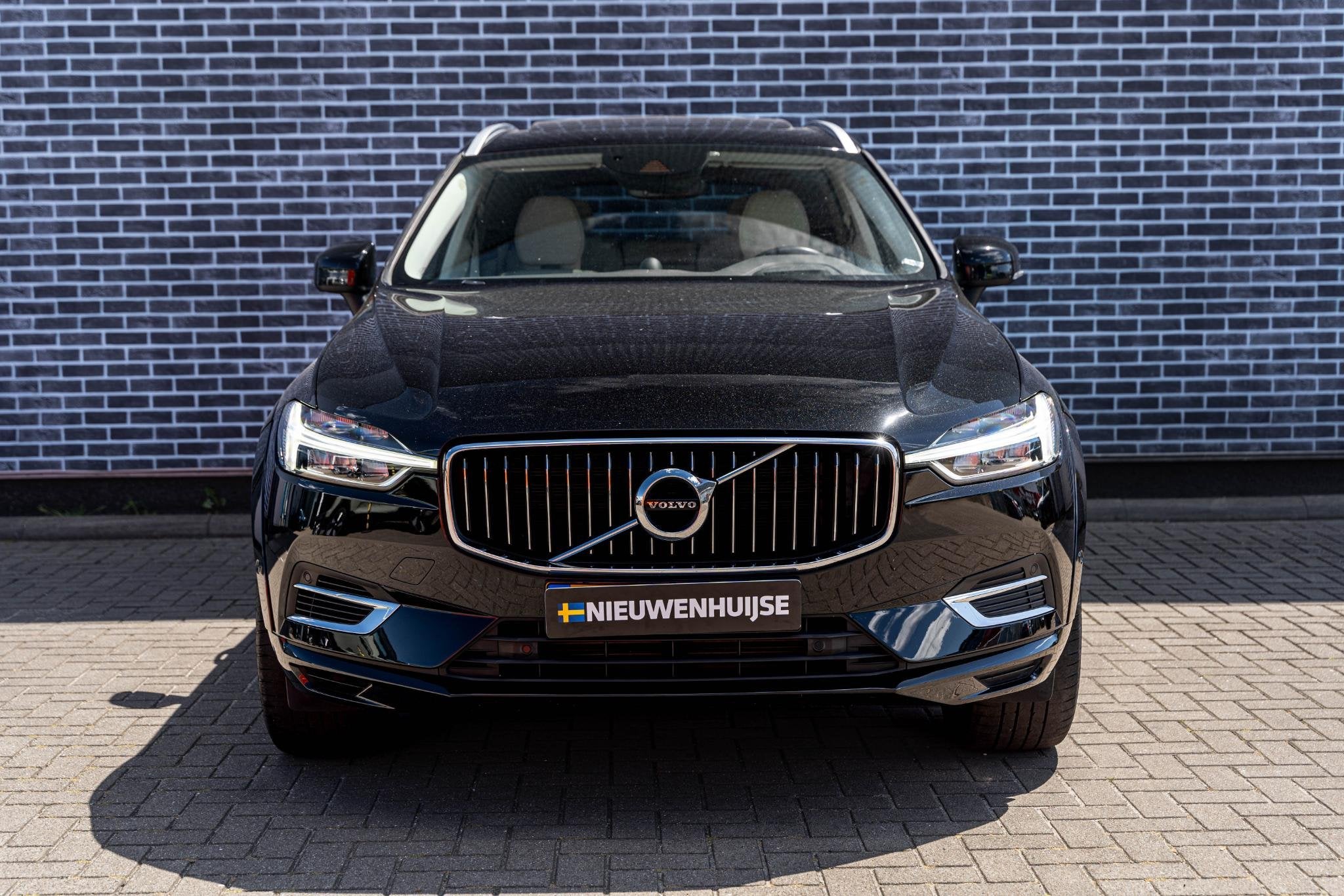 Volvo XC60 2.0 T8 Twin Engine AWD Inscription | Luchtvering, Gebruikt, Euro 6, 4 cilinders, Zwart