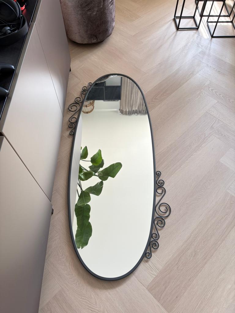 Ovale spiegel met metalen rand, Huis en Inrichting, Woonaccessoires | Spiegels, Ophalen, 100 tot 150 cm, Zo goed als nieuw, Ovaal