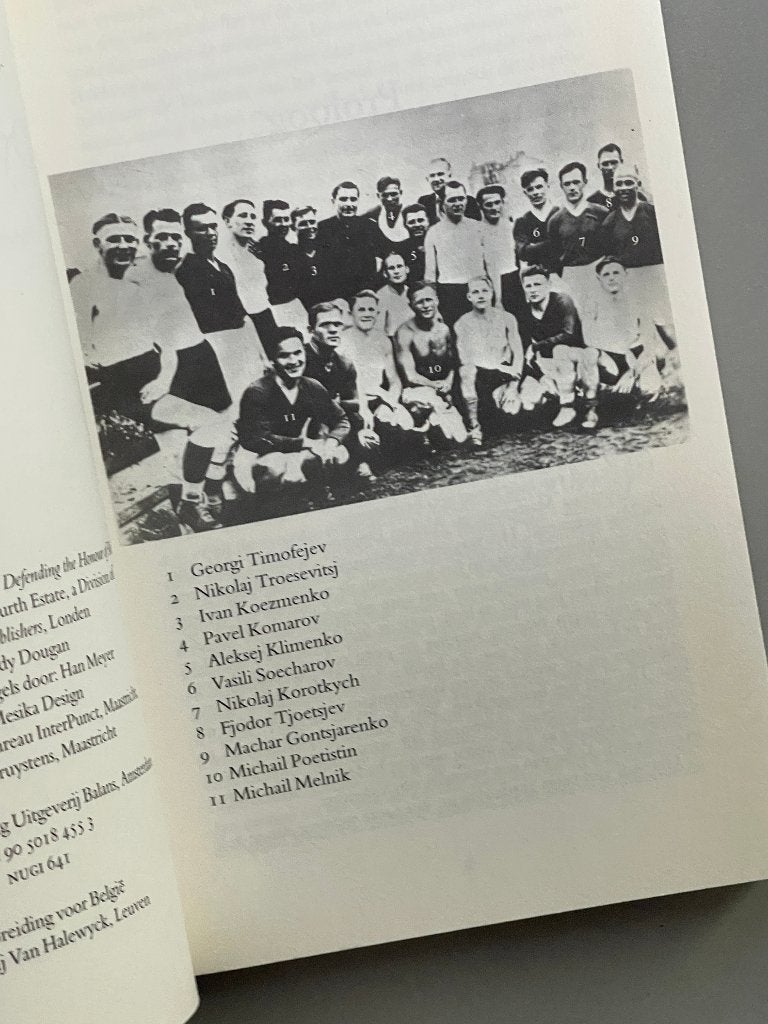 Dynamo Kiev - sterven voor de eer van het vaderland Voetbal, Ophalen of Verzenden, Zo goed als nieuw, Buitenlandse clubs, Boek of Tijdschrift