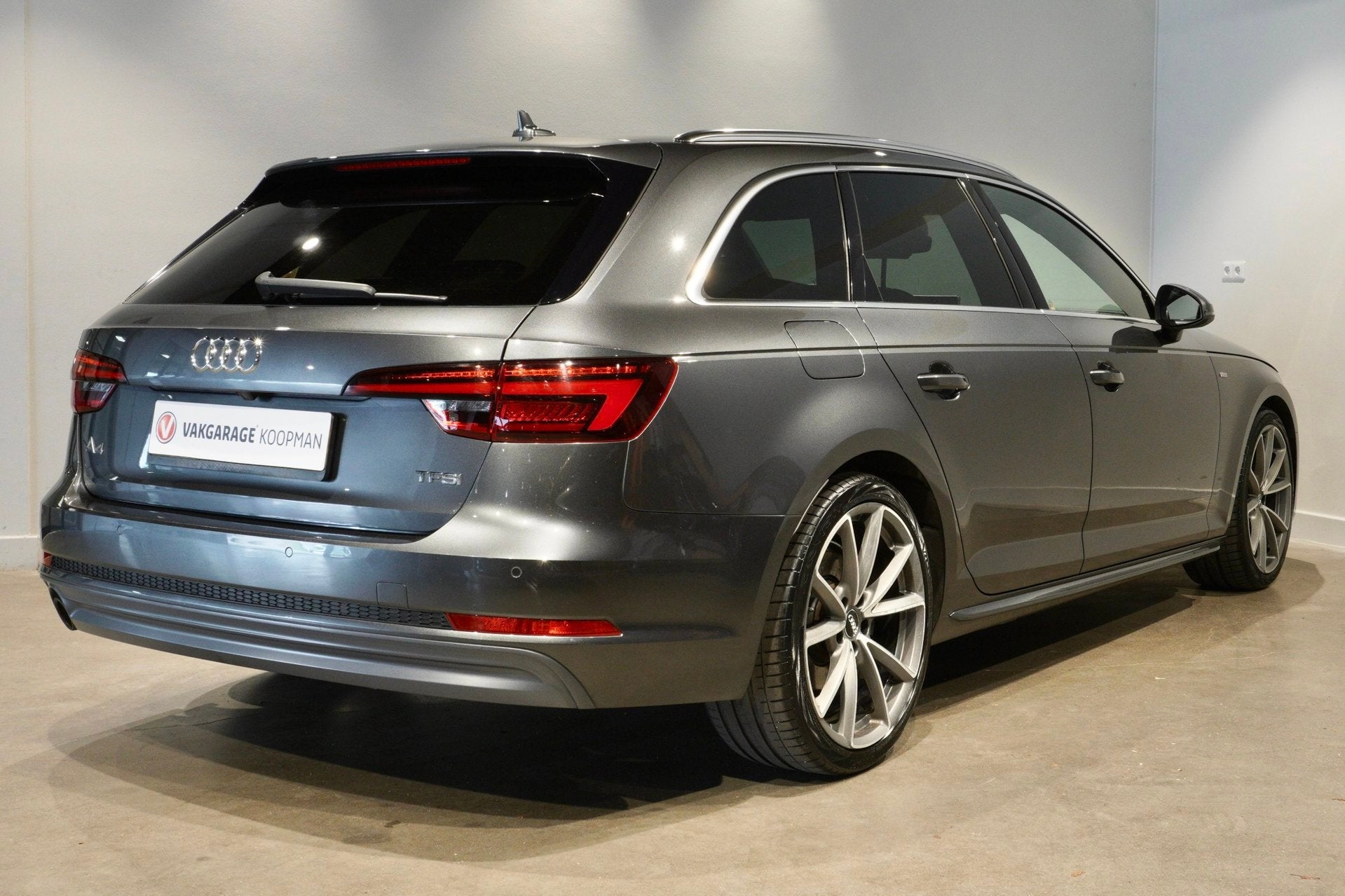 Audi A4 Avant 1.4 TFSI Pro S-Line Trekhaak|Virtual|Stoelverw, Auto's, Gebruikt, 4 cilinders, 150 pk, 1390 kg