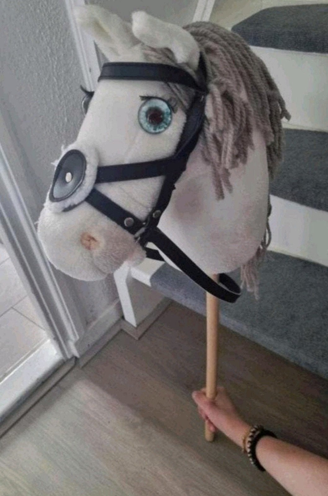 Hobby horse stokpaardje, Ophalen