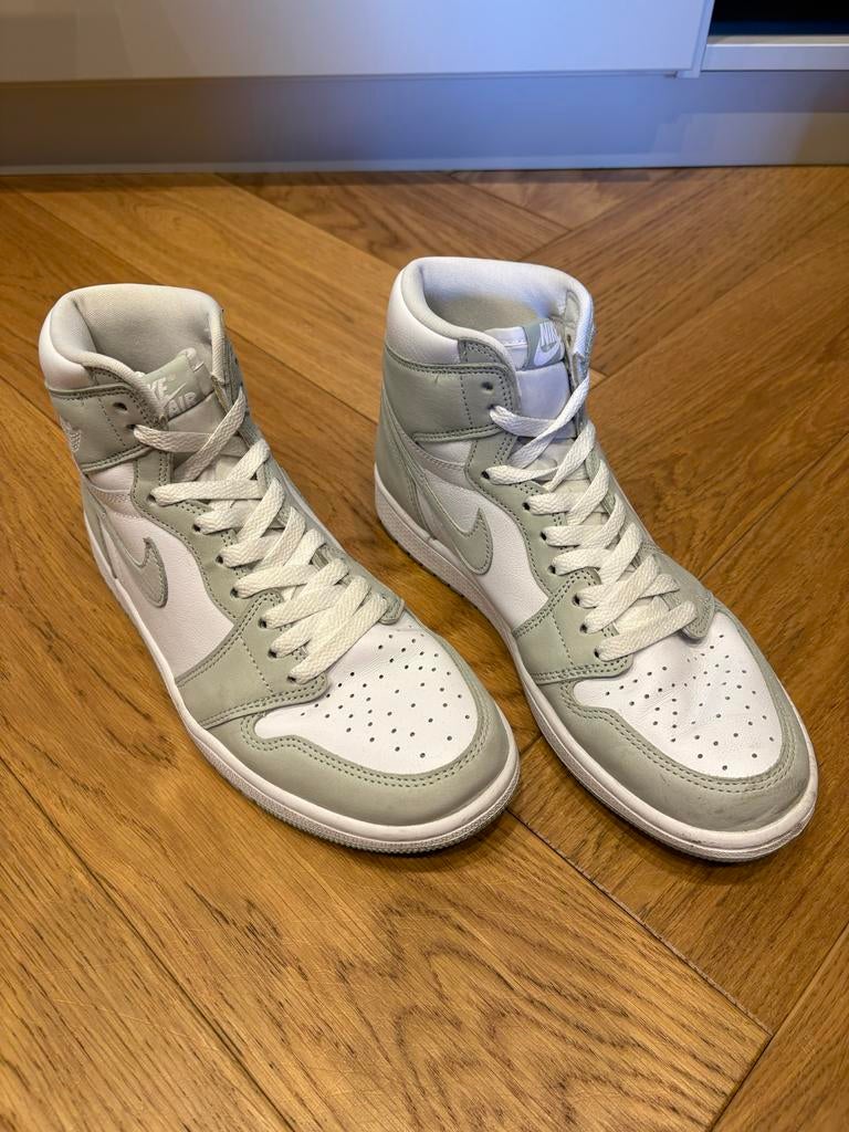 Nike Air Jordan 1 High OG Seafoam - EU 39 / UK 5.5, Kleding | Dames, Schoenen, Ophalen of Verzenden, Zo goed als nieuw, Groen