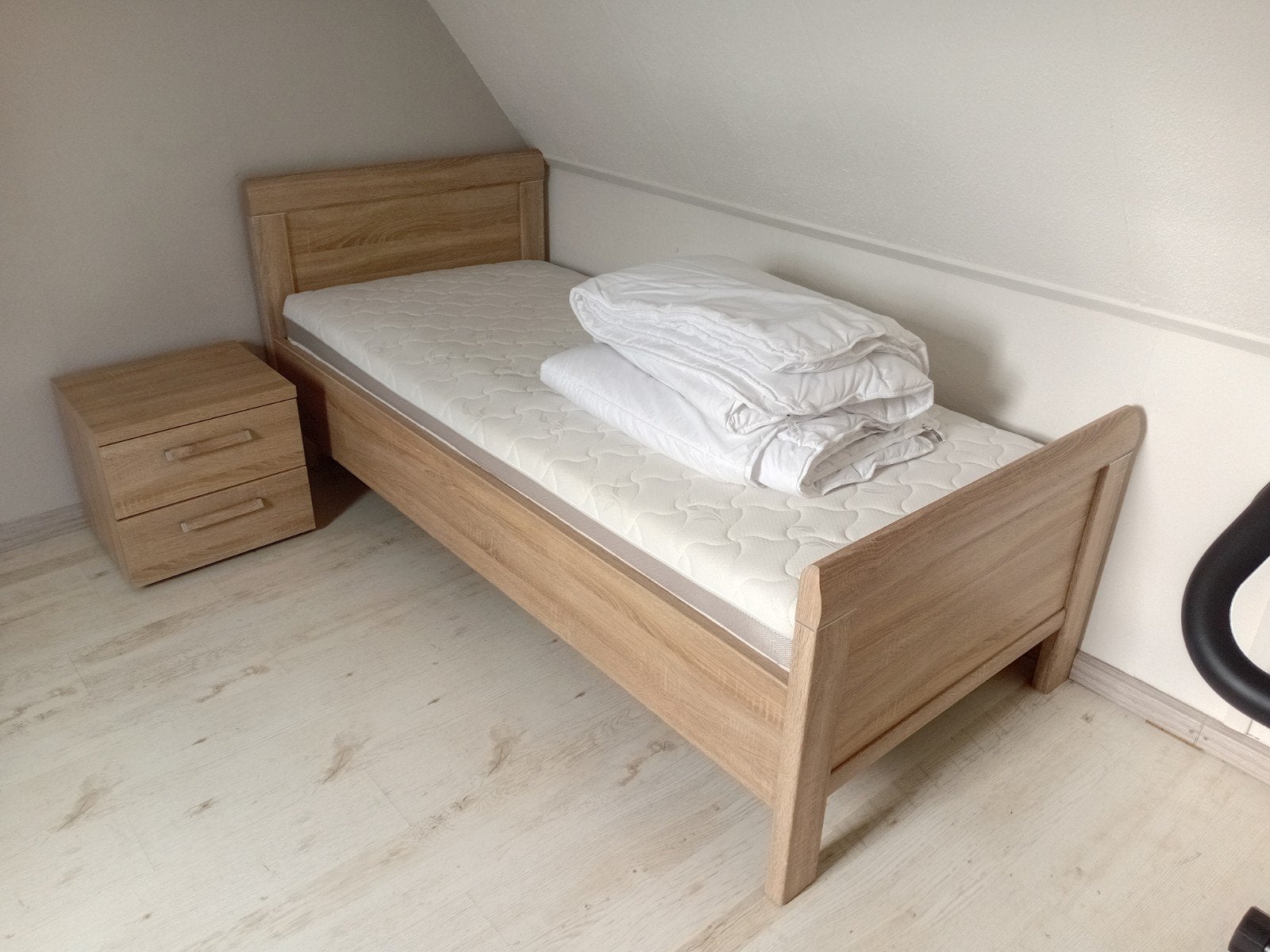 ledikant 90x200 met nk en lattenbodem met matras en dekbed, Ophalen, 90 cm, Eenpersoons, Wit