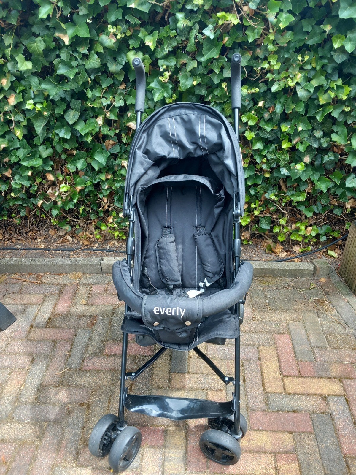 Buggy kleur zwart merk Chipolino, Ophalen, Zo goed als nieuw