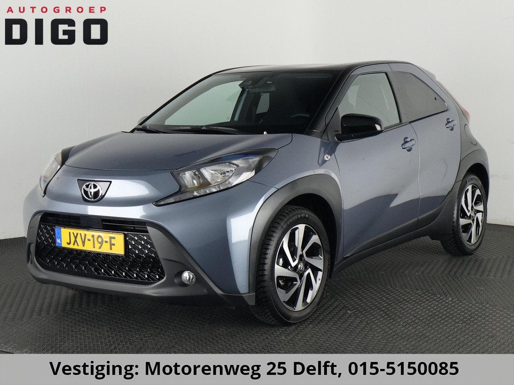 Toyota Aygo X 1.0 VVT-i PULSE PACK BI-TONE GARANTIE 3-2035!, Stof, Gebruikt, 4 stoelen, Origineel Nederlands