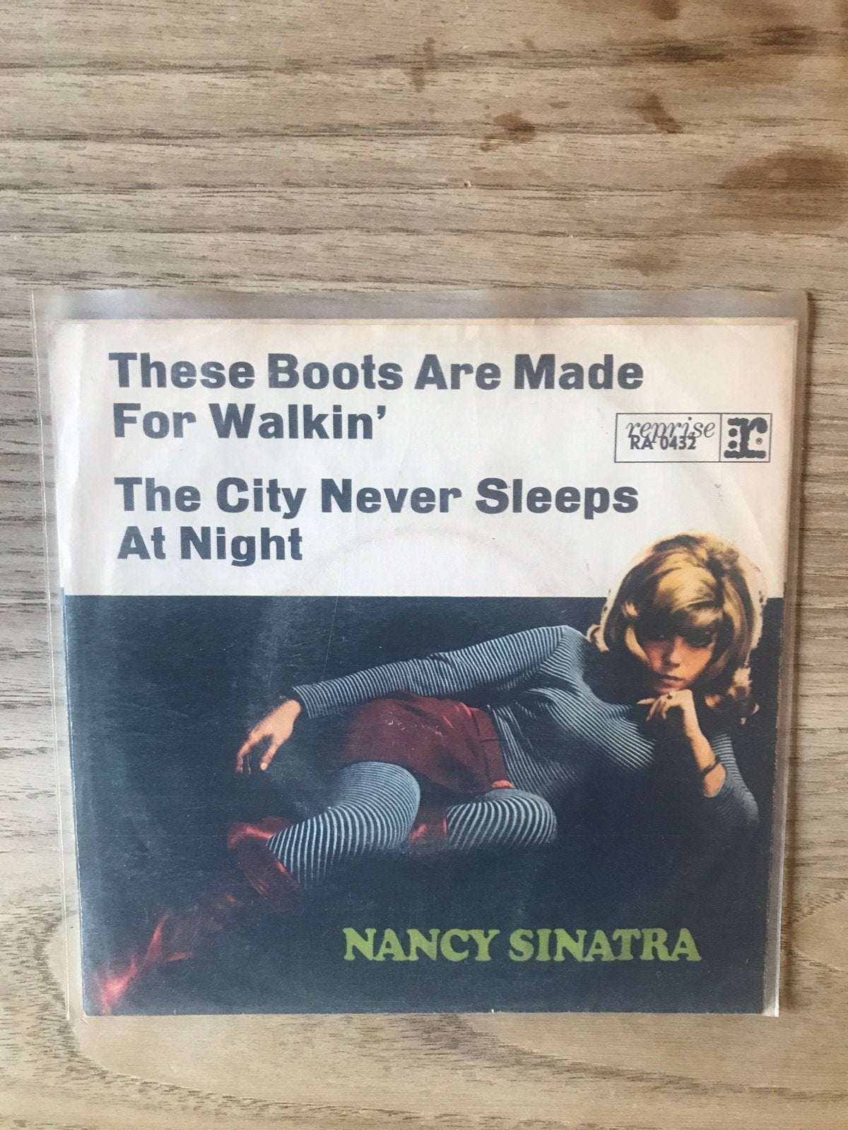 Nancy Sinatra / these boots are made for walkin, Ophalen of Verzenden, Zo goed als nieuw, Pop