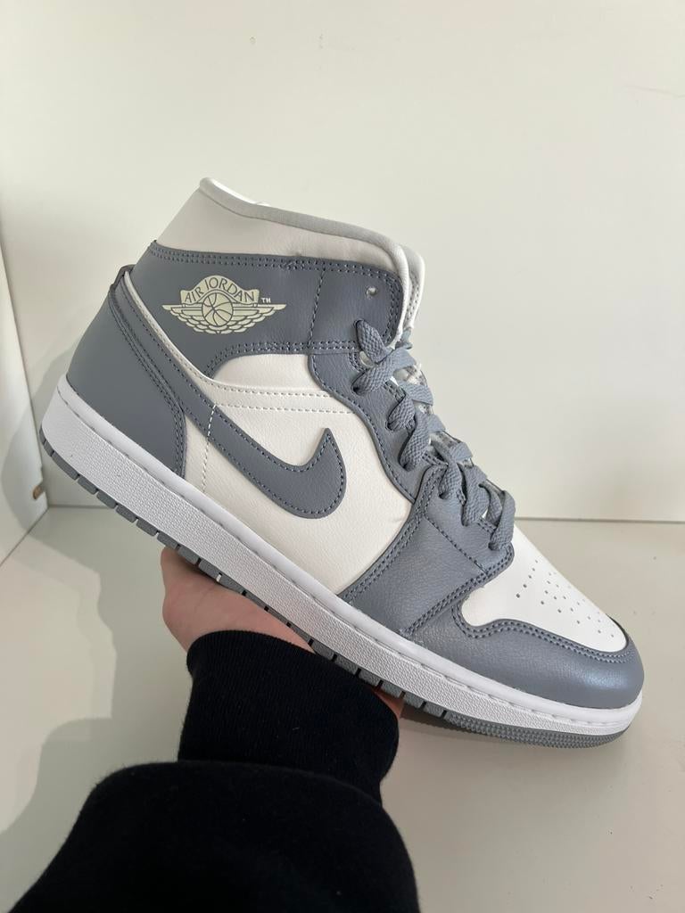 Nike Air Jordan 1 mid Stealth maat 44,5, Kleding | Heren, Schoenen, Overige kleuren, ., Nieuw, Ophalen of Verzenden
