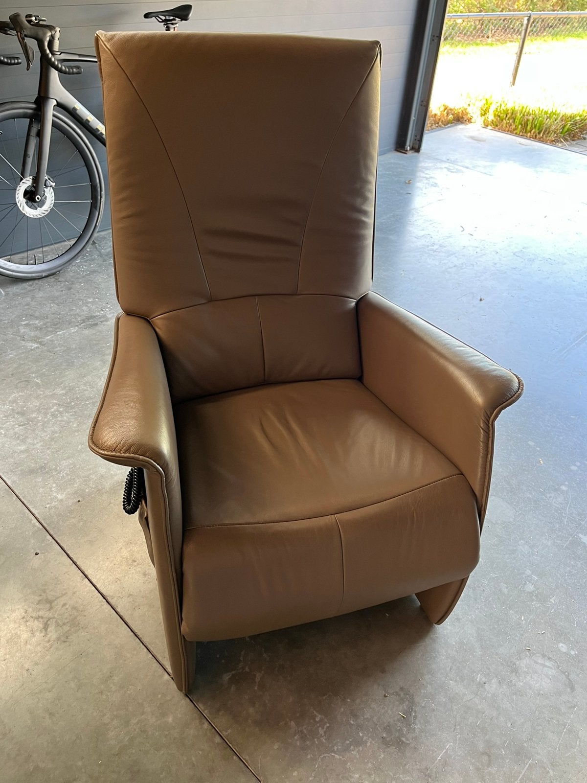 Heerlijke lederen electrische relaxstoel, Ophalen of Verzenden, Zo goed als nieuw, 75 tot 100 cm, 50 tot 75 cm