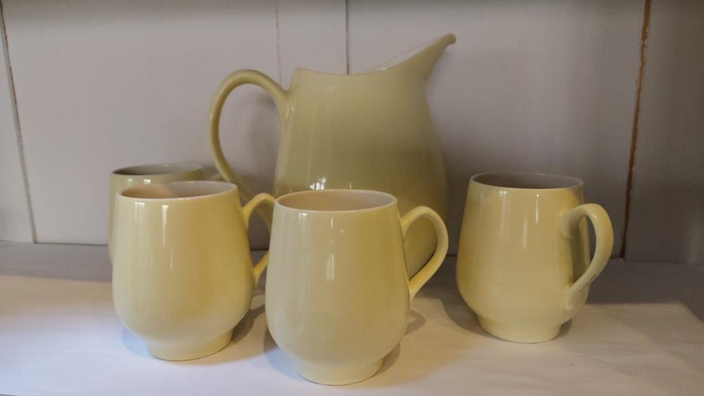 Vintage Regout Kwatta Kan en Mokken Set - geel Kleurig, Ophalen of Verzenden