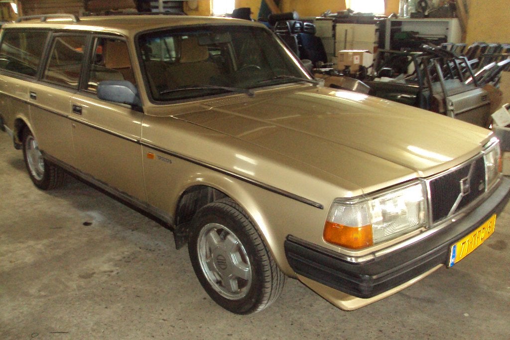 VOLVO 245 GL 1986 goud kleur 5v/2300 origineel & heel mooi, Achterwielaandrijving, Overige bekleding, 2300 cc, Handgeschakeld