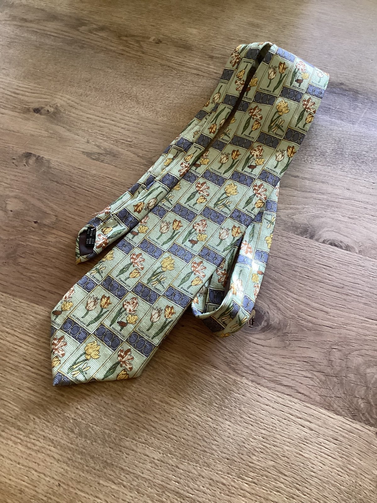 Stropdas, Verzenden, Gedragen, Met patroon