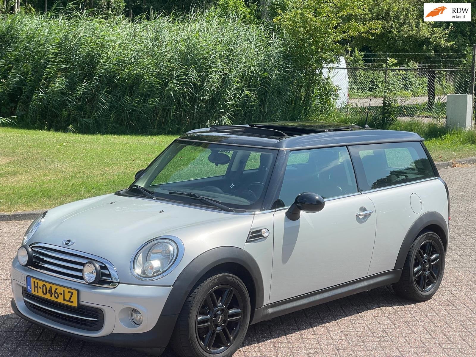 Mini Clubman 1.6 Cooper D/AIRCO/HALF LEDER/PANO/VERWARMDE VO, Voorwielaandrijving, Euro 5, 4 cilinders, 4 stoelen