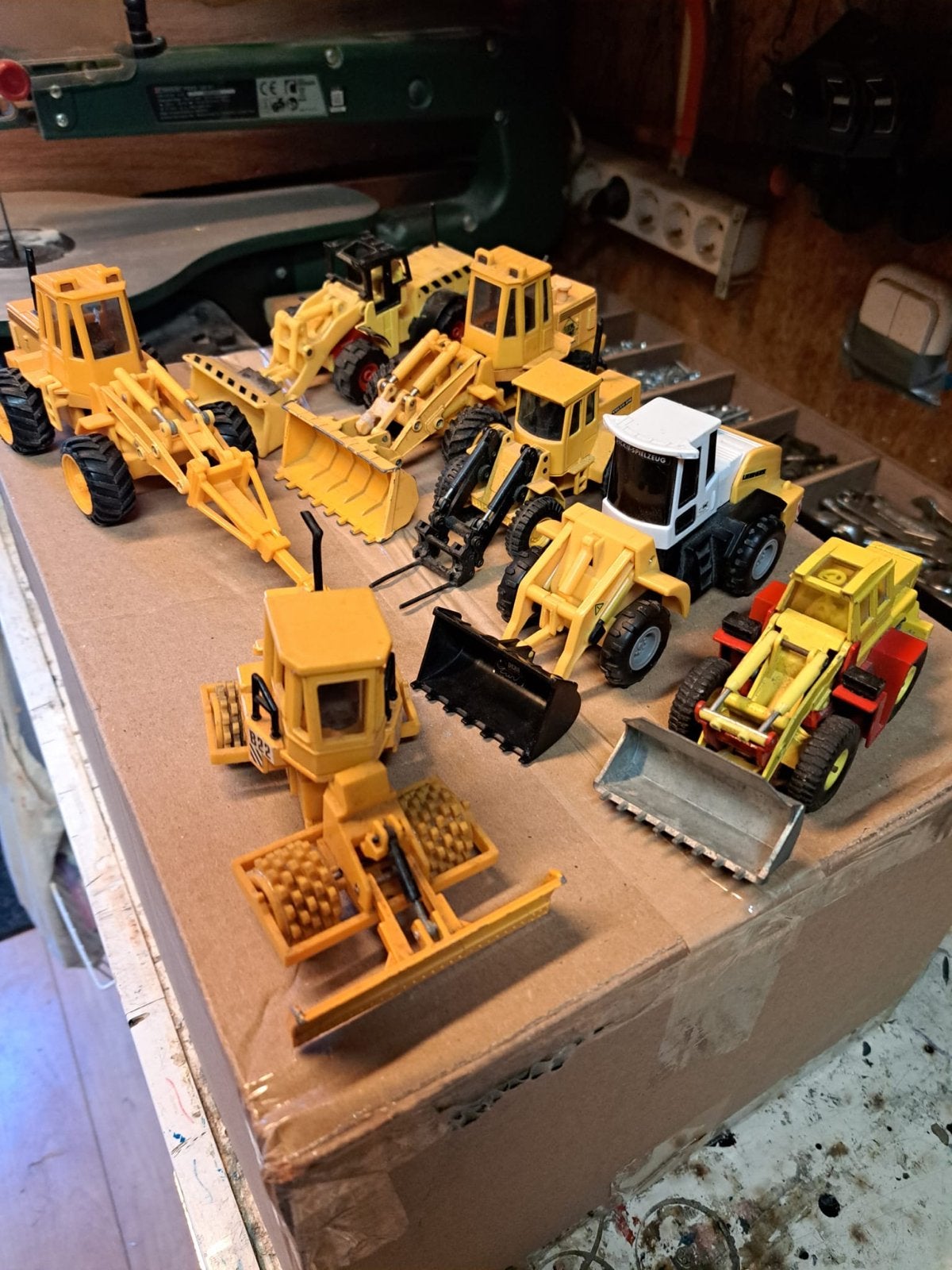 Zeven shovels schaal 1:50 - Siku en Maisto, Ophalen of Verzenden, Gebruikt, Hijskraan, Tractor of Landbouw, SIKU