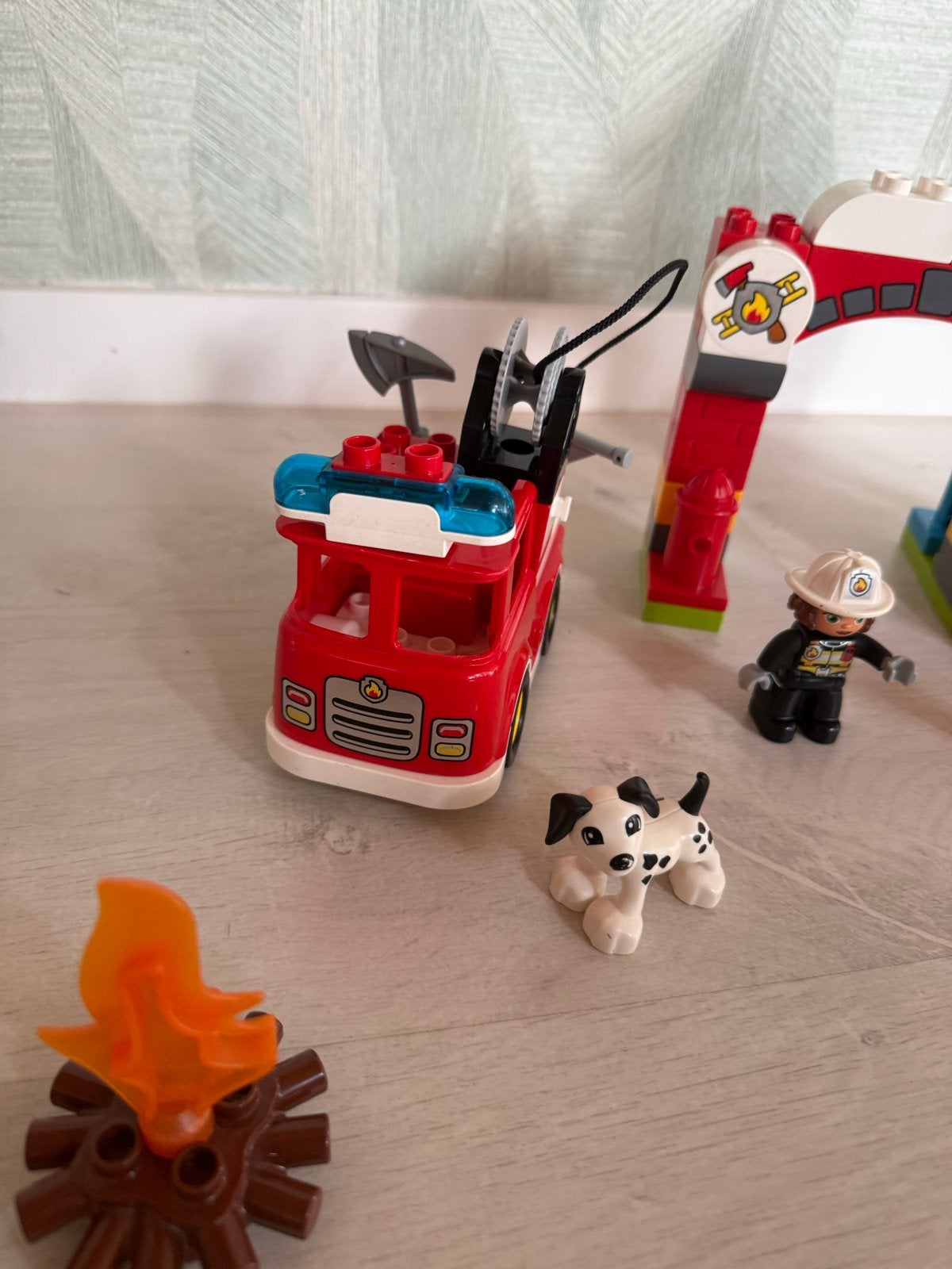 Lego Duplo Brandweerkazerne 10903 - Zonder instructieboekje, Kinderen en Baby's, Speelgoed | Duplo en Lego, Inclusief minifiguren