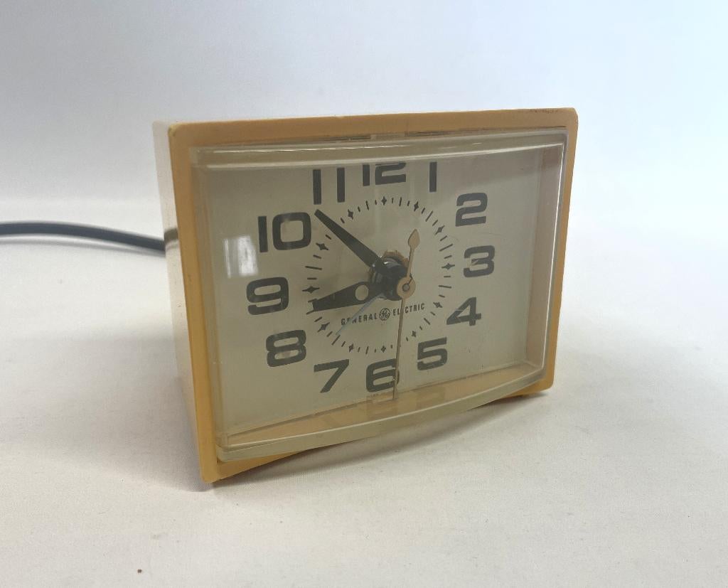 General Electric wekker tafelklok jaren '70 vintage, Ophalen of Verzenden, Gebruikt, Analoog